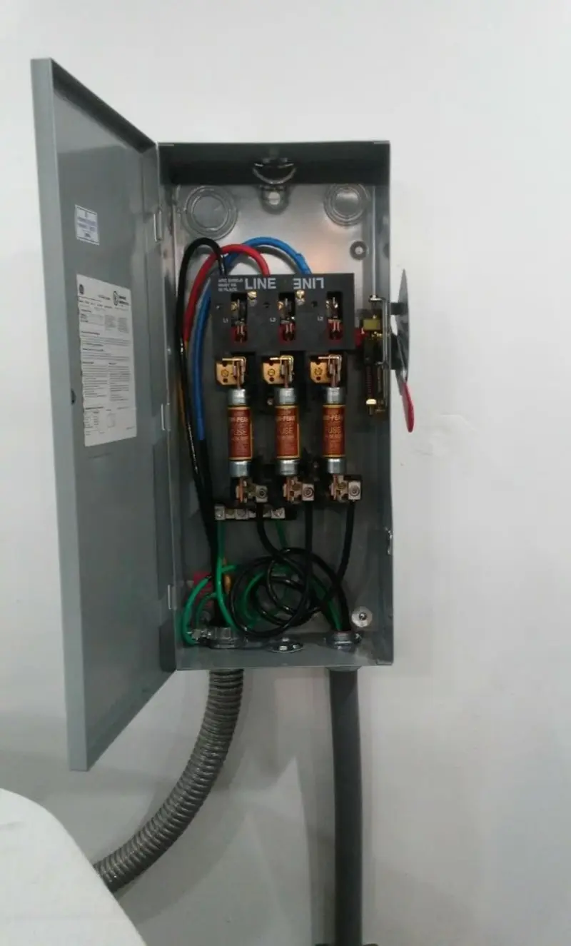 Three-phase disconnect switch installed for Smoke Detector Installation in San Bruno
